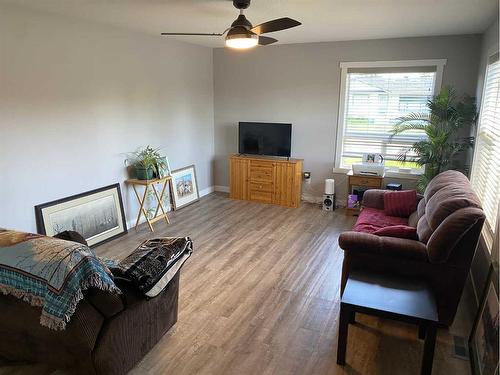 5408 46 Avenue, Rycroft, AB - Indoor Photo Showing Living Room