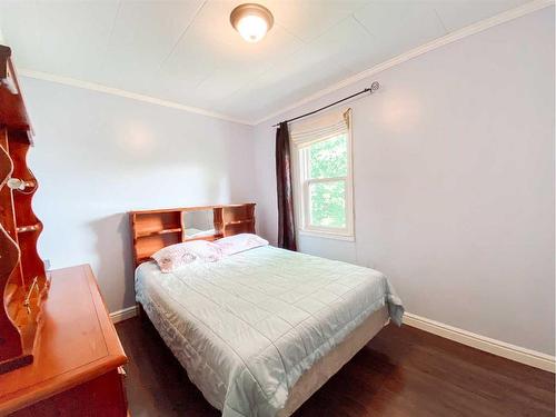4917 46 Avenue, Spirit River, AB - Indoor Photo Showing Bedroom