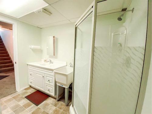 4917 46 Avenue, Spirit River, AB - Indoor Photo Showing Bathroom