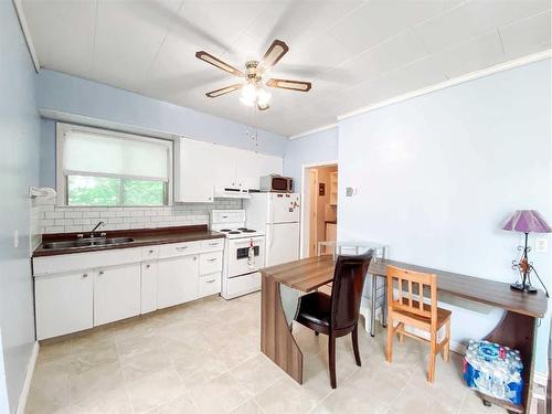 4917 46 Avenue, Spirit River, AB - Indoor Photo Showing Kitchen With Double Sink