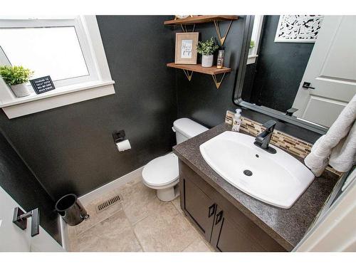 8918 94 Avenue, Grande Prairie, AB - Indoor Photo Showing Bathroom