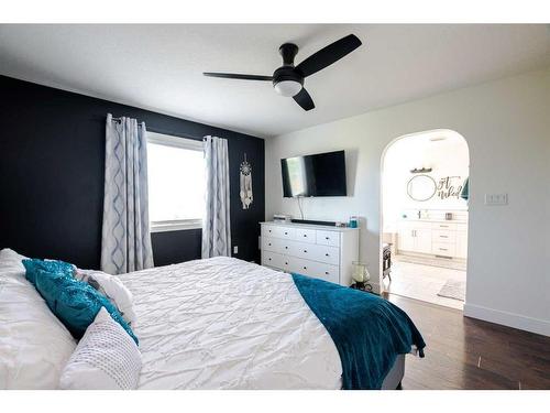 8918 94 Avenue, Grande Prairie, AB - Indoor Photo Showing Bedroom