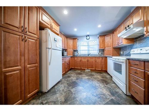 9520 98 Avenue, Grande Prairie, AB - Indoor Photo Showing Kitchen
