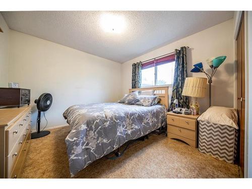9520 98 Avenue, Grande Prairie, AB - Indoor Photo Showing Bedroom