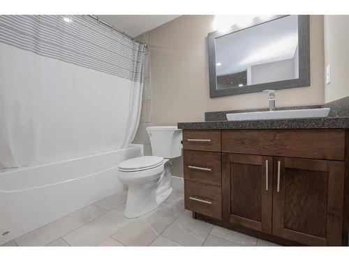 8822 87 Avenue, Grande Prairie, AB - Indoor Photo Showing Bathroom