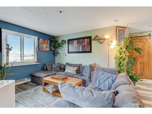 207-10405 99 Avenue, Grande Prairie, AB - Indoor Photo Showing Living Room