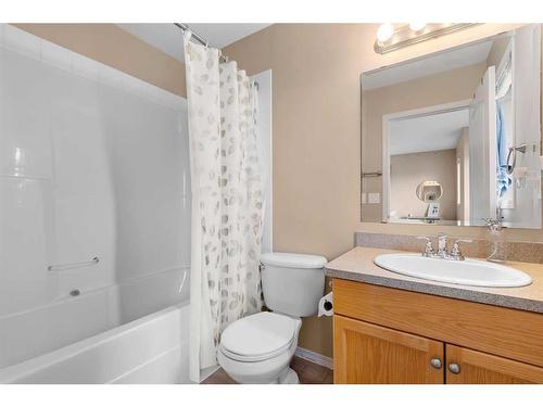 117 Pinnacle Avenue, Grande Prairie, AB - Indoor Photo Showing Bathroom