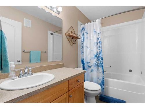 117 Pinnacle Avenue, Grande Prairie, AB - Indoor Photo Showing Bathroom