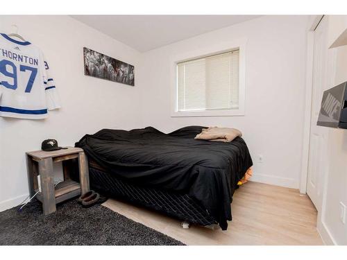 A/B-8918 71 Avenue, Grande Prairie, AB - Indoor Photo Showing Bedroom