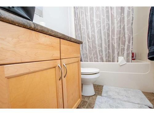 A/B-8918 71 Avenue, Grande Prairie, AB - Indoor Photo Showing Bathroom