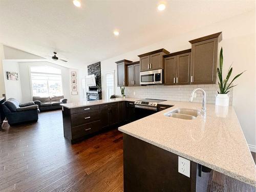 10438 152A Avenue, Rural Grande Prairie No. 1, County Of, AB - Indoor Photo Showing Kitchen With Double Sink With Upgraded Kitchen