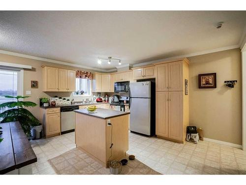 1-6-10709 108 Avenue, Fairview, AB - Indoor Photo Showing Kitchen