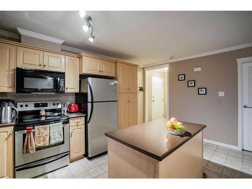 1-6-10709 108 Avenue, Fairview, AB - Indoor Photo Showing Kitchen