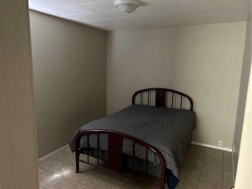 4801 O'Brien Drive, High Prairie, AB - Indoor Photo Showing Bedroom