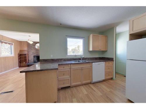 8603 98 Street, Grande Prairie, AB - Indoor Photo Showing Kitchen With Double Sink