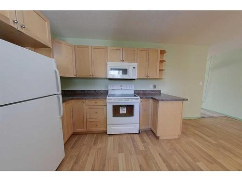 8603 98 Street, Grande Prairie, AB - Indoor Photo Showing Kitchen