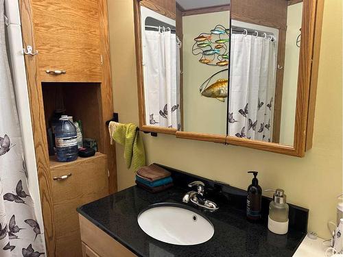 4901 53 Avenue, Berwyn, AB - Indoor Photo Showing Bathroom