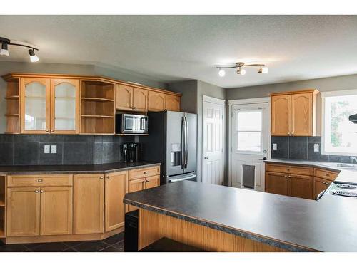 7122 90 Street, Grande Prairie, AB - Indoor Photo Showing Kitchen With Double Sink