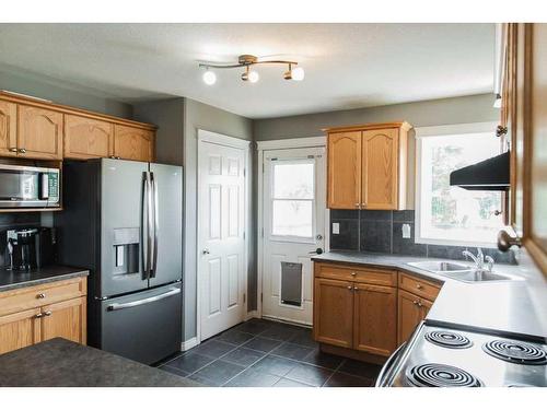 7122 90 Street, Grande Prairie, AB - Indoor Photo Showing Kitchen With Double Sink