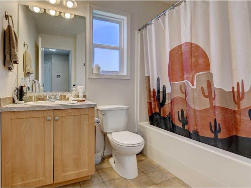 8812 85 Avenue, Grande Prairie, AB - Indoor Photo Showing Bathroom