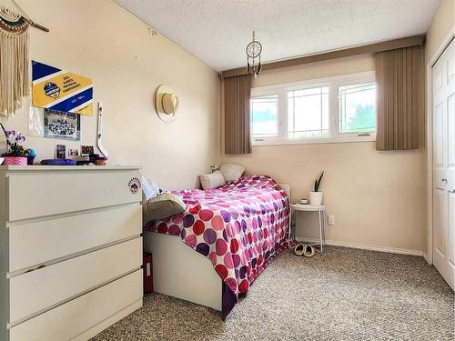 9817 102 Street, Grande Cache, AB - Indoor Photo Showing Bedroom