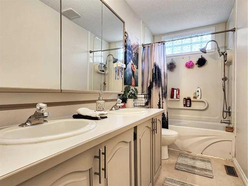 9817 102 Street, Grande Cache, AB - Indoor Photo Showing Bathroom