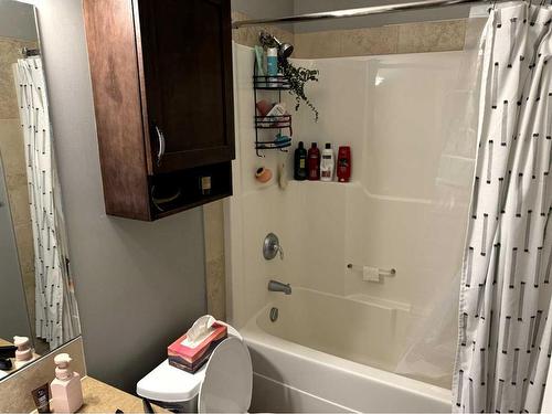 9041 131 Avenue, Grande Prairie, AB - Indoor Photo Showing Bathroom