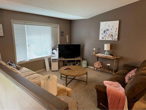 9045 131 Avenue, Grande Prairie, AB - Indoor Photo Showing Living Room