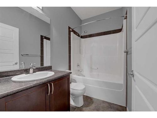 8941 94 Avenue, Grande Prairie, AB - Indoor Photo Showing Bathroom