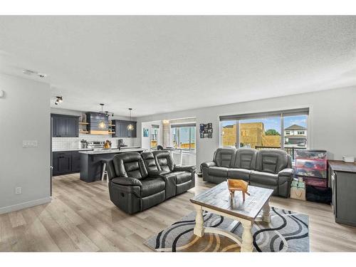11310 62 Avenue, Grande Prairie, AB - Indoor Photo Showing Living Room