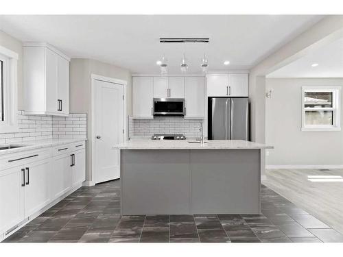 8805 102 Street, Grande Prairie, AB - Indoor Photo Showing Kitchen With Upgraded Kitchen