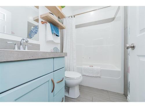 8005 112 Street, Grande Prairie, AB - Indoor Photo Showing Bathroom