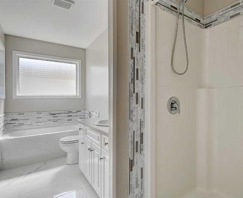 11410 81 Avenue, Grande Prairie, AB - Indoor Photo Showing Bathroom