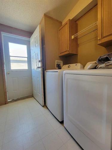 517 Kimble Street, Rural Grande Prairie No. 1, County Of, AB - Indoor Photo Showing Laundry Room