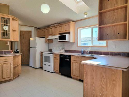 517 Kimble Street, Rural Grande Prairie No. 1, County Of, AB - Indoor Photo Showing Kitchen With Double Sink