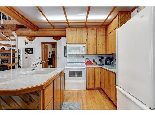 824026 64 Highway, Rural Fairview No. 136, M.D. Of, AB - Indoor Photo Showing Kitchen With Double Sink