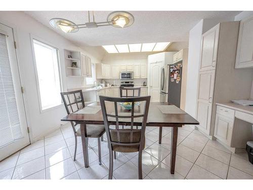 6122 98 Street, Grande Prairie, AB - Indoor Photo Showing Dining Room