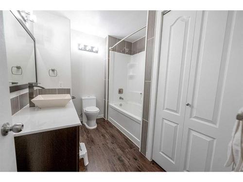 6122 98 Street, Grande Prairie, AB - Indoor Photo Showing Bathroom