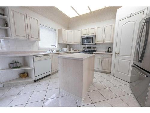 6122 98 Street, Grande Prairie, AB - Indoor Photo Showing Kitchen