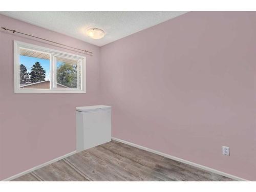 9851 80 Avenue, Grande Prairie, AB - Indoor Photo Showing Other Room
