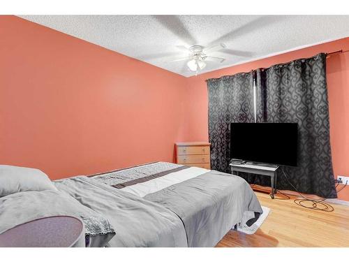 9851 80 Avenue, Grande Prairie, AB - Indoor Photo Showing Bedroom