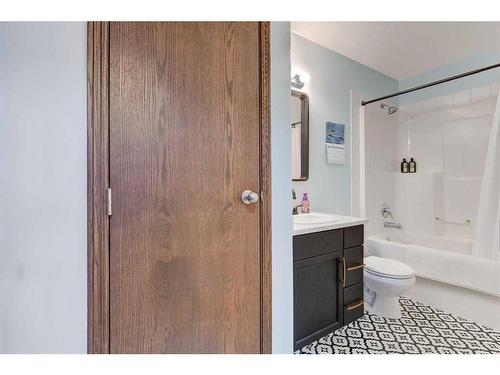 9615 90 Street, Grande Prairie, AB - Indoor Photo Showing Bathroom