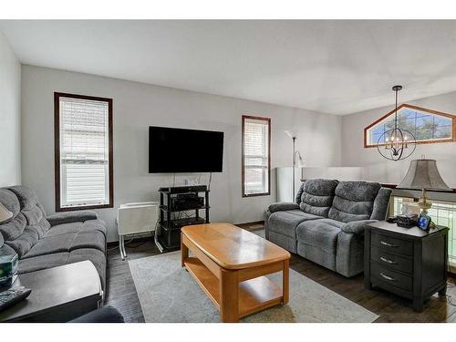 9615 90 Street, Grande Prairie, AB - Indoor Photo Showing Living Room
