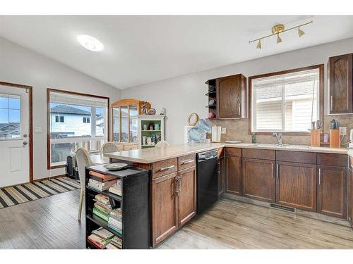 9615 90 Street, Grande Prairie, AB - Indoor Photo Showing Kitchen