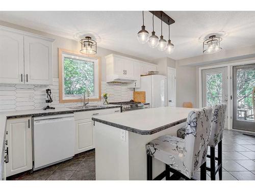 739 Oak Drive, Beaverlodge, AB - Indoor Photo Showing Kitchen With Upgraded Kitchen