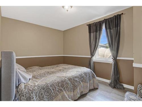 11312 105 Avenue, Fairview, AB - Indoor Photo Showing Bedroom