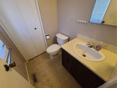 4410 49 Avenue, Grimshaw, AB - Indoor Photo Showing Bathroom