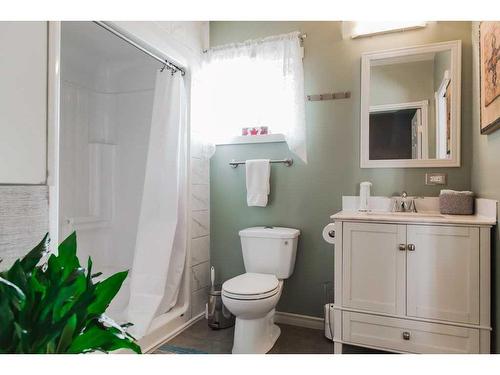 10107 92A Street, Grande Prairie, AB - Indoor Photo Showing Bathroom