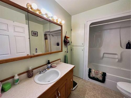 13077 Twp Rd 791, Rural Saddle Hills County, AB - Indoor Photo Showing Bathroom