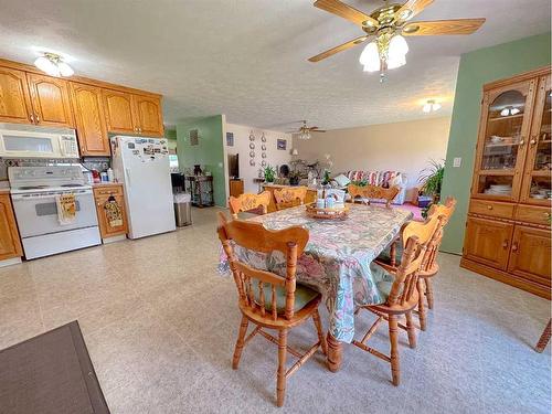 13077 Twp Rd 791, Rural Saddle Hills County, AB - Indoor Photo Showing Kitchen